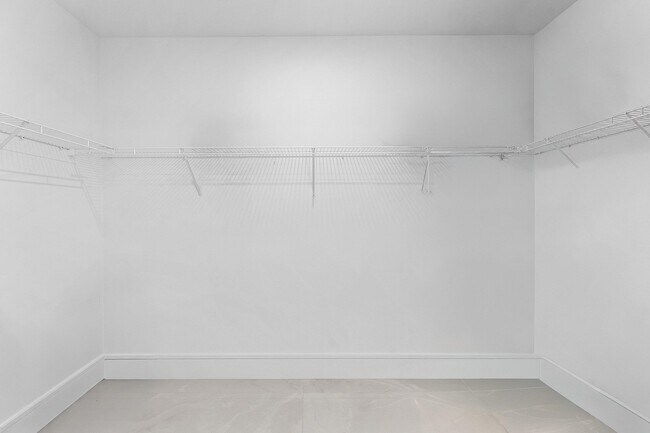 Building Photo - 220 Lake Shore Dr