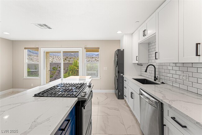 Building Photo - 4631 Amazing View St