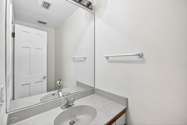 Building Photo - 1,961SF Condo | 3 Bedrooms & 2.5 Bathrooms...