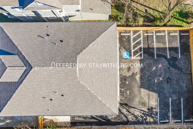 Building Photo - 1571 Court Ave