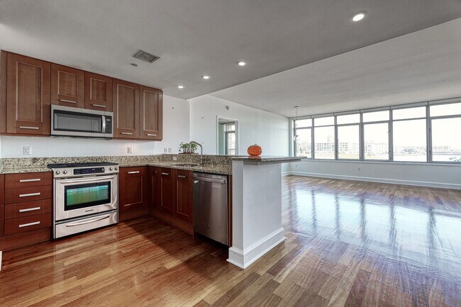 Building Photo - 8100 River Rd