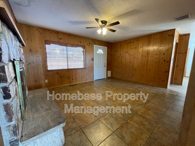 Building Photo - 2600 E Cliffside Dr