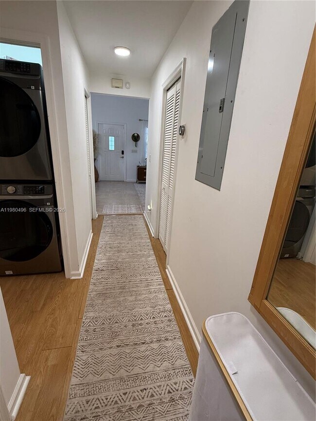 Building Photo - 415 32nd St