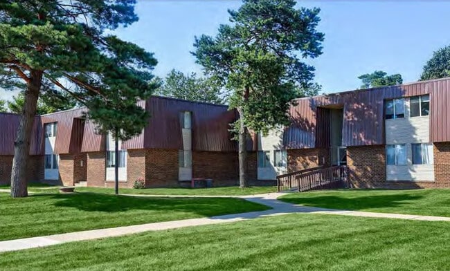 Building Photo - Pines Lapeer West Apartments