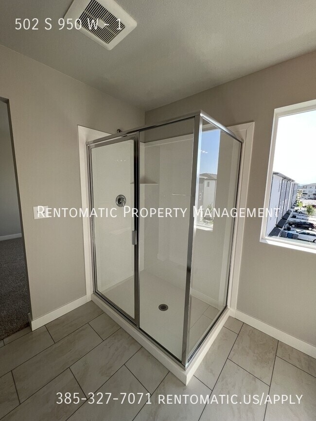 Building Photo - 502 S 950 W