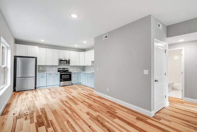 Building Photo - 3525 Giles Ave