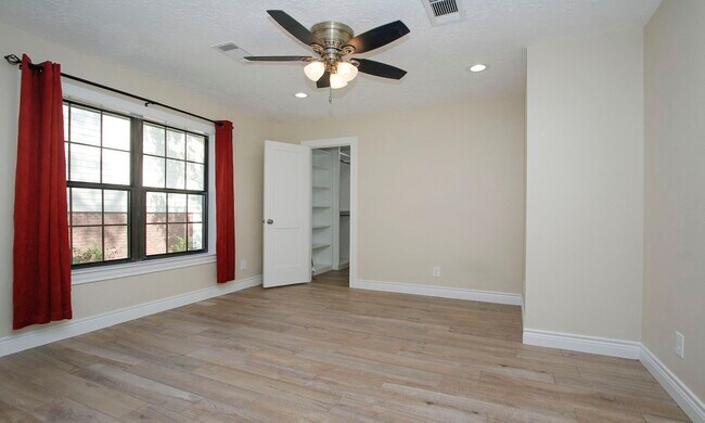 Building Photo - 14535 Diamondhead N