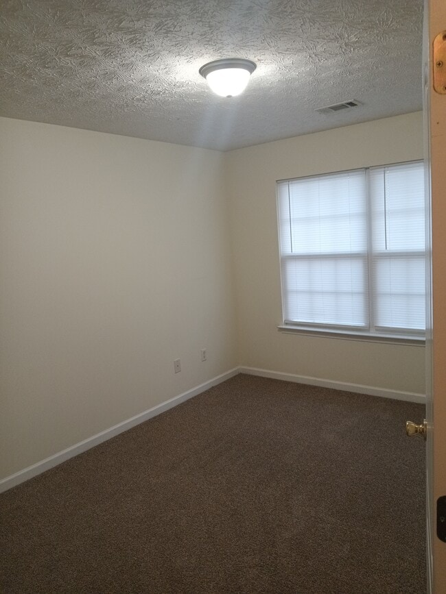 Building Photo - 685 Georgetown Ln