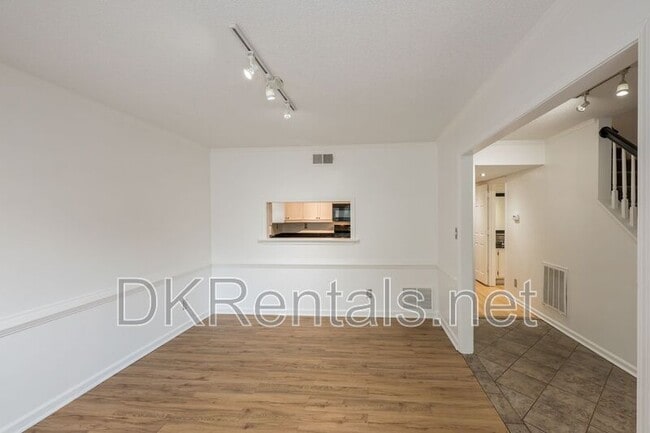 Building Photo - 9070 Cobbler Ct