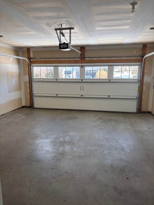 Building Photo - Great Home in Crozet!