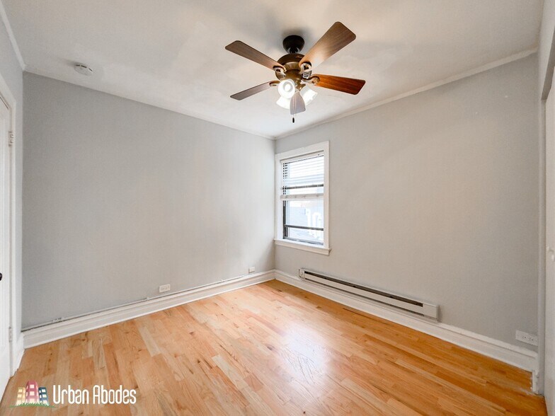 Building Photo - 4735 N Hermitage Ave