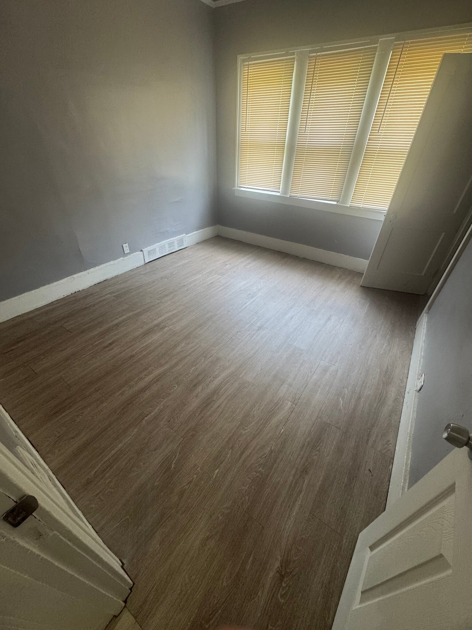 Building Photo - 11344 Belleterre Ave