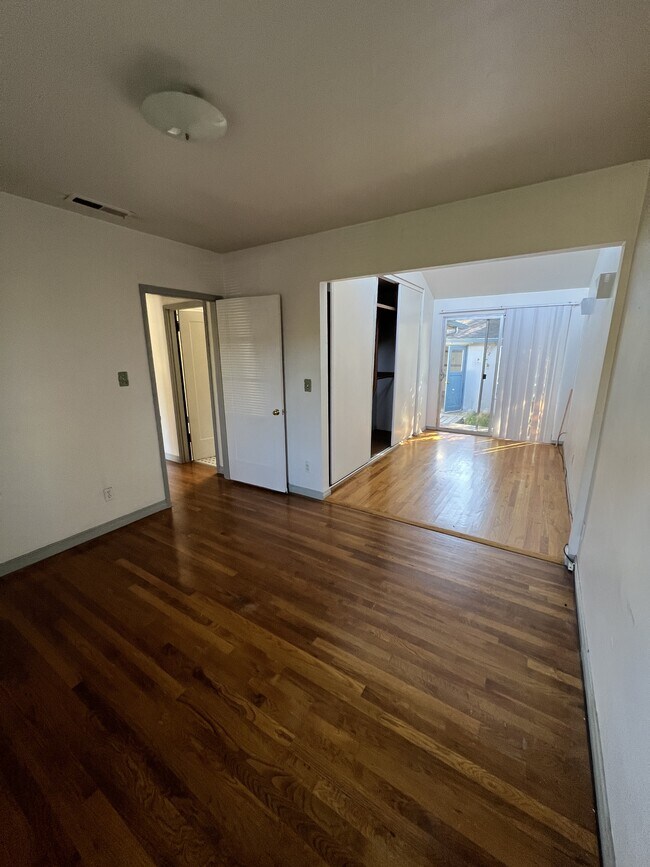 Building Photo - 115 Laurent St