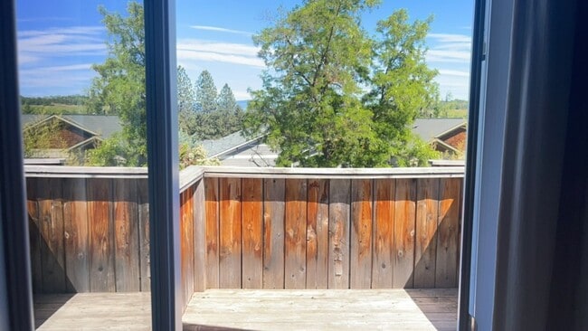 Building Photo - Peaceful 2-bedroom 1-bath Cottage with Dec...