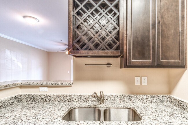 Building Photo - Beautiful Three Bedroom Apartment in Fort Walton Beach!