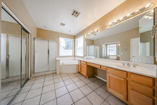Building Photo - Charming 4BD, 2BA home in Chandler!