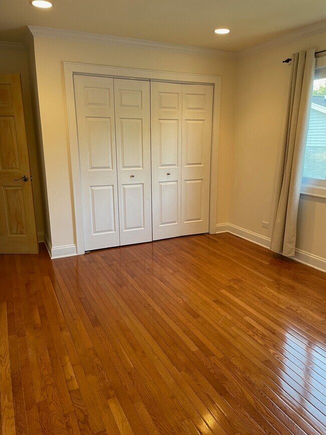 Building Photo - 4504 Normandy Dr