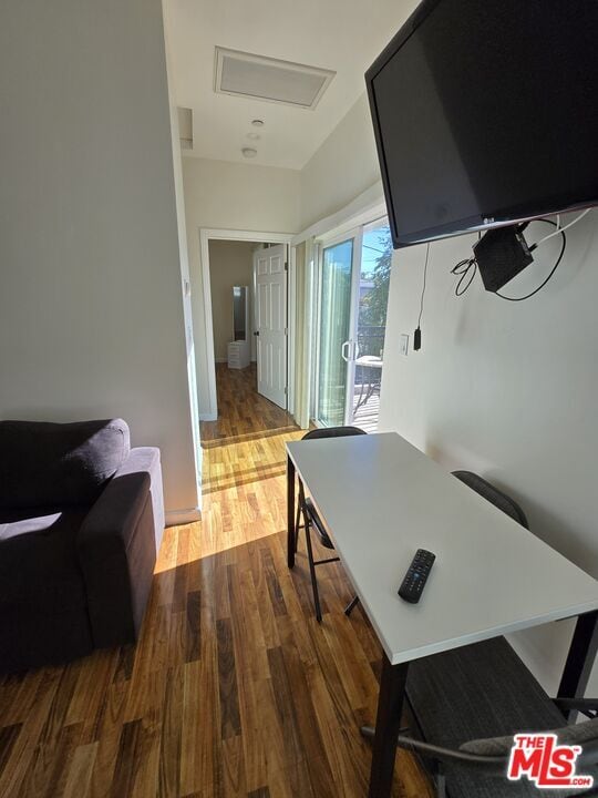 Building Photo - 609 W Doran St