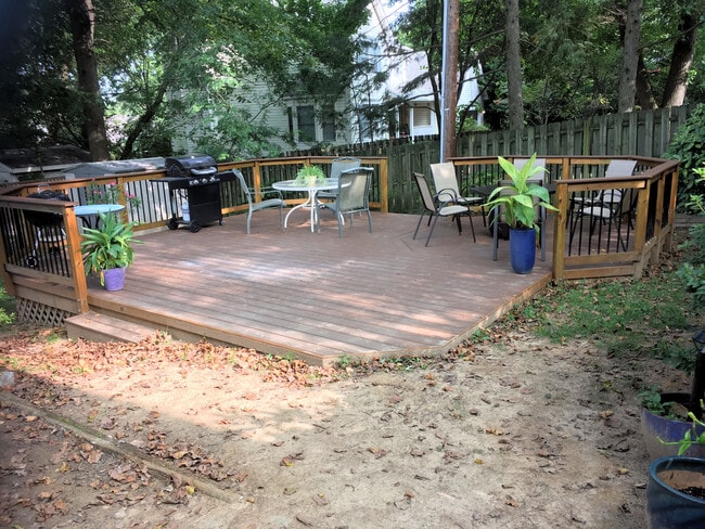 Building Photo - 2129 Patrick Henry Dr