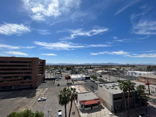 Building Photo - Exceptional Hi Rise Living