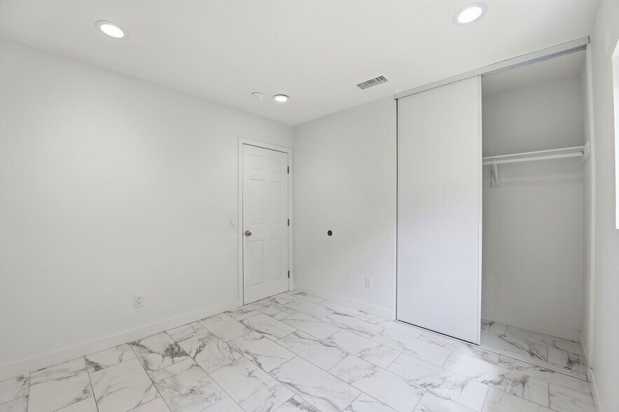 Building Photo - 30845 Catarina Dr