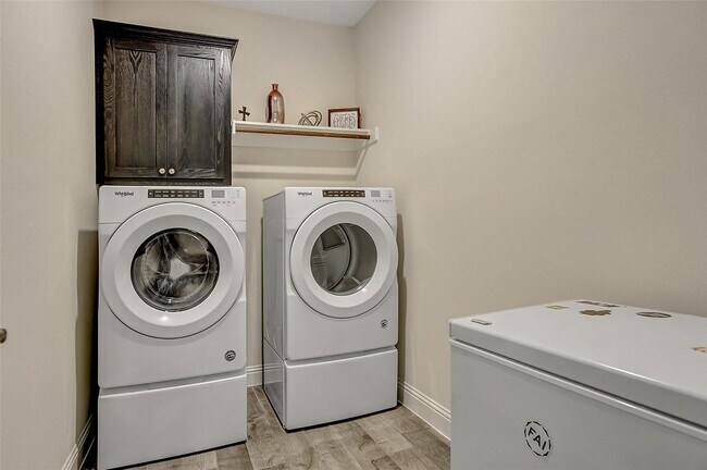 Building Photo - 3 Bed rooms and 2 baths, large master closet. Vinyl garage floor coating is just one of the many ...