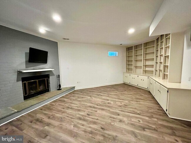 Building Photo - 10905 Whiterim Dr