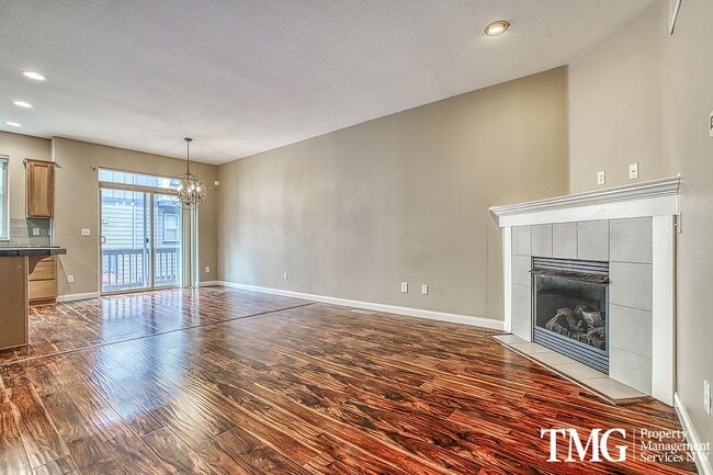 Building Photo - Gorgeous Four Bedroom Townhome in Hillsboro!