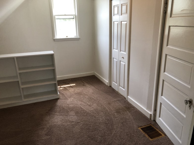 Building Photo - 144 Seeley St