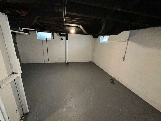 Building Photo - New Renovated 3 Bedroom Bungalow