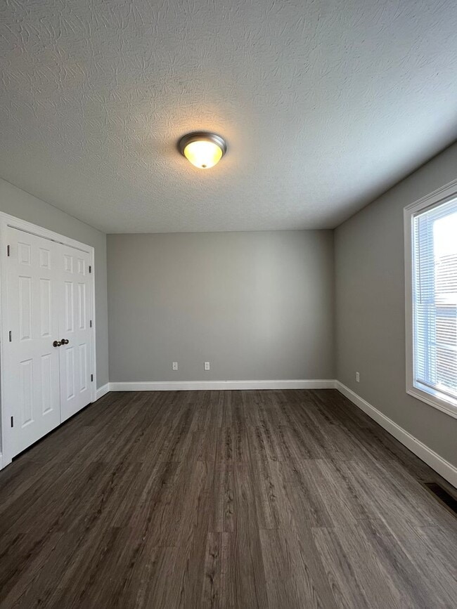 Building Photo - Now Leasing! Move In Ready home with 2 car garage and fenced in backyard!