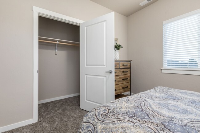 Building Photo - Wilson Creek Townhomes - Move In by 8/31 a...