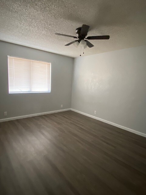 Building Photo - 20240 Park Rd