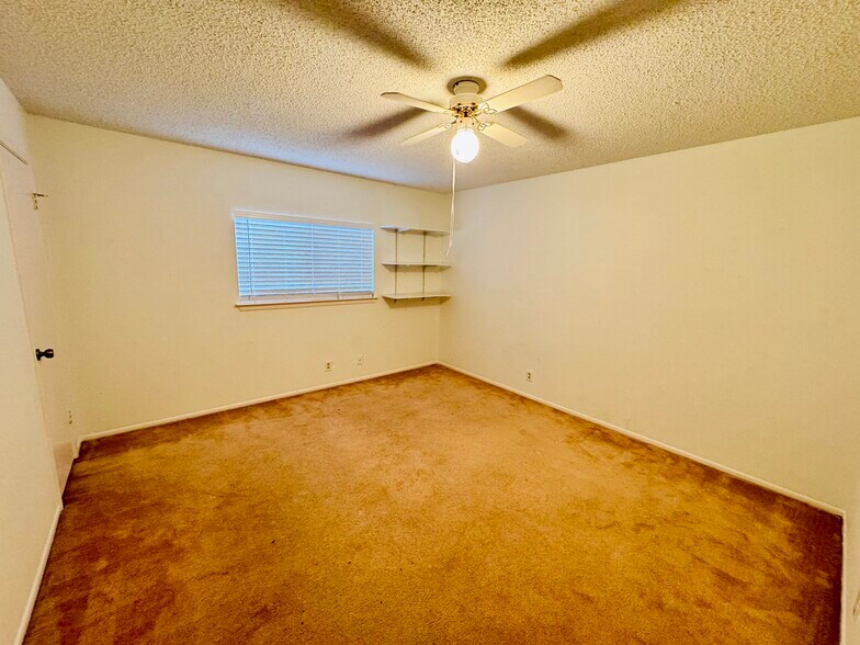 Building Photo - 9250 Ridge Path