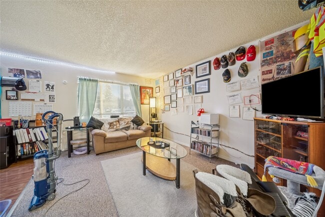 Building Photo - 424 E Dogwood Ave