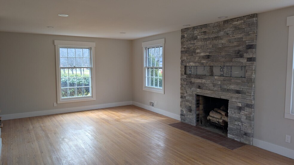 Building Photo - 25 Red Bud Rd