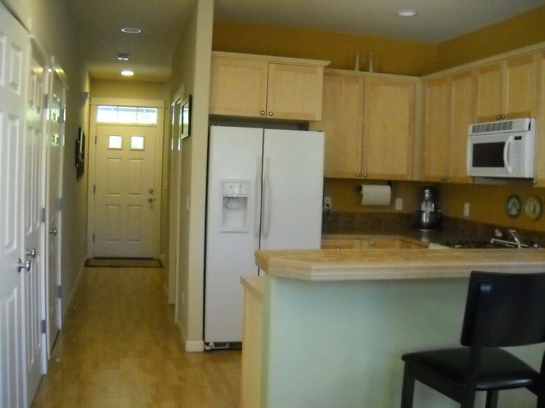 Building Photo - 11246 SW 84th Ave