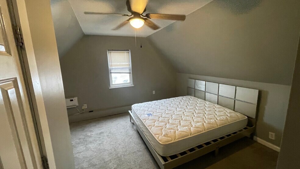 Building Photo - 2311 Grandview Ave