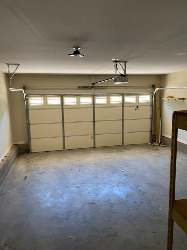 Building Photo - Great Location!! Beautiful Partial Brick H...