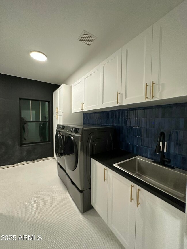 Building Photo - 3533 E Flower St