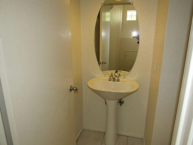 Building Photo - 1480 Los Buellis Way