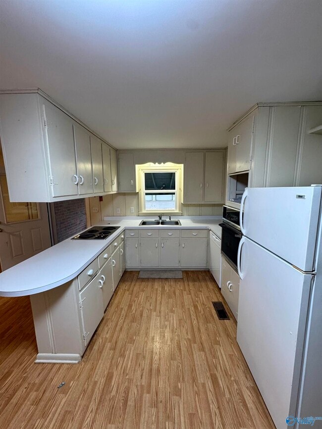 Building Photo - 702 Washington St E