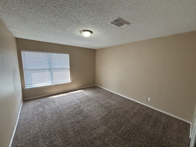 Building Photo - 5850 Spring Pebble