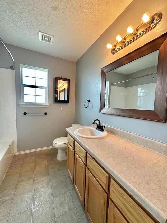 Building Photo - COMING MARCH 2026- 4-Bedroom Home in Paulann w/ Solar Panels!