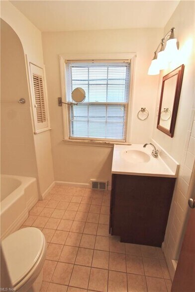 Building Photo - 4050 Silsby Rd