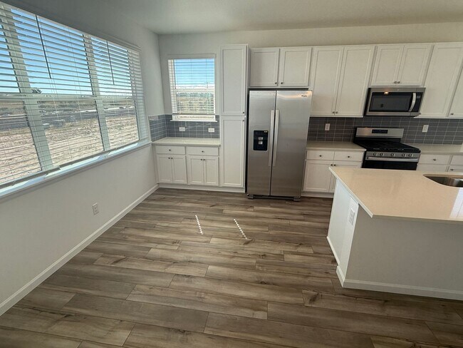 Building Photo - BRAND NEW 3 bedroom townhome in Castle Pines!