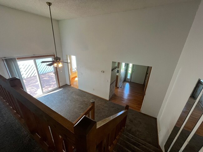 Building Photo - Don't pass up this corner lot unit with 3 ...
