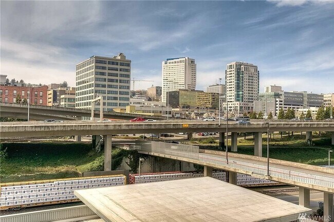 Building Photo - 1515 Dock St