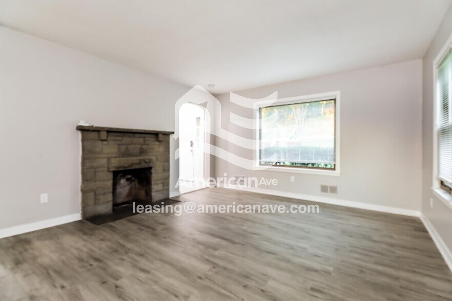 Building Photo - 1753 N Main St