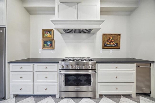 Building Photo - 7603 Olympia Dr